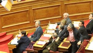 600 pages envoyés à la figure de Venizelos, ministre des Finances (PASOK) par Mavrikos, député communiste du KKE et un des fondateurs du PAME