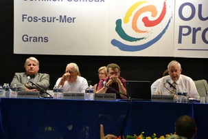 Je retourne ma veste, je retourne ma veste ... Toujours du bon côté Je retourne ma veste, je retourne ma veste ... Toujours du bon côté