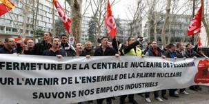 François Hollande chahuté par des salariés de Fessenheim François Hollande chahuté par des salariés de Fessenheim