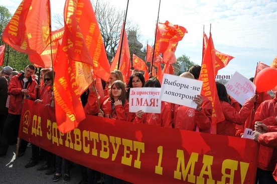1er mai en Russie : Des dizaines de milliers de personnes aux côtés du Parti Communiste