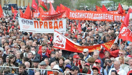 1er mai en Russie : Des dizaines de milliers de personnes aux côtés du Parti Communiste