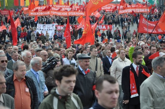 1er mai en Russie : Des dizaines de milliers de personnes aux côtés du Parti Communiste
