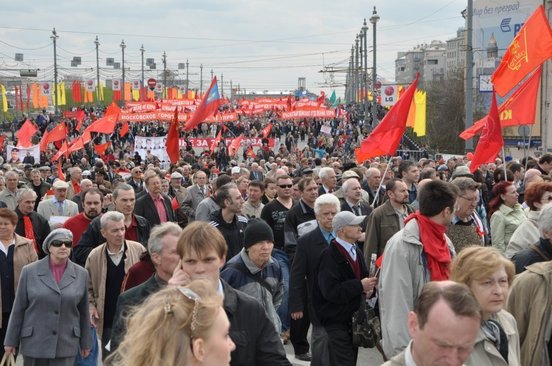 1er mai en Russie : Des dizaines de milliers de personnes aux côtés du Parti Communiste
