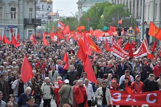 1er mai en Russie : Des dizaines de milliers de personnes aux côtés du Parti Communiste