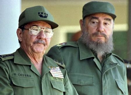 Fidel Castro et son frère Raul Castro