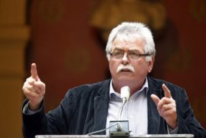 Le député communiste Chassaigne critique "la politique de rigueur" d'Ayrault Le député communiste Chassaigne critique "la politique de rigueur" d'Ayrault