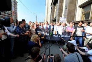 Les députés communistes protestent contre l'adhésion de la Russie à l'OMC Les députés communistes protestent contre l'adhésion de la Russie à l'OMC