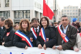 Michel Vaxès (député PCF) et Patricia Fernandez (Mairesse PCF) lors des manifestations contre le CPE