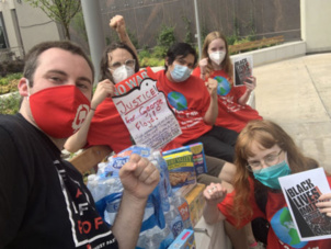 Les communistes sont à la tête de nombreuses manifestations dans les rues de New York Les communistes sont à la tête de nombreuses manifestations dans les rues de New York