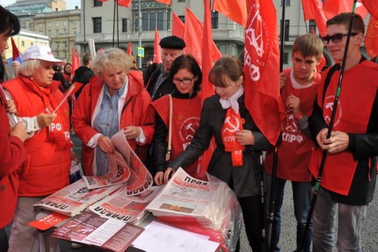 Protestations massives, organisées par les communistes, en Russie contre les 