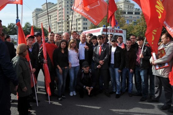 Protestations massives, organisées par les communistes, en Russie contre les 