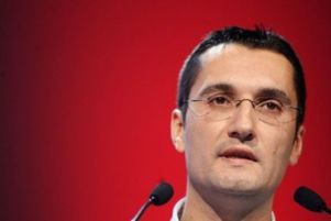 Dégradation de Moody's: arrêtons de donner des "gages" à la finance, dit le PCF Dégradation de Moody's: arrêtons de donner des "gages" à la finance, dit le PCF