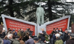 Des statues de Staline retrouvent leur place en Géorgie