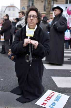 Une prière de rue non condamnée par le FN