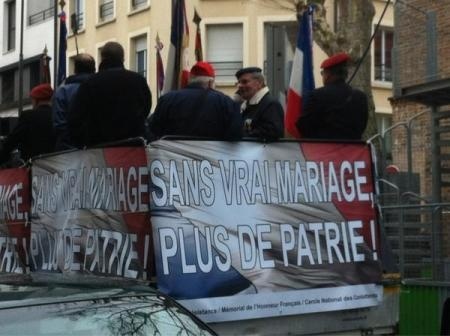 Manifestation contre le mariage pour tous : la réacosphère nous offre un voyage au Moyen-Age