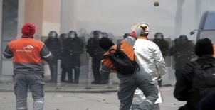 ArcelorMittal: les travailleurs reçus "comme des terroristes" à Strasbourg ArcelorMittal: les travailleurs reçus "comme des terroristes" à Strasbourg