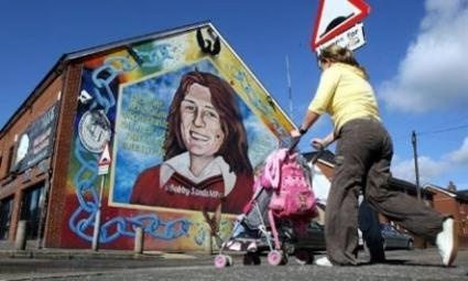 Mort de Margaret Thatcher: un œillet rouge pour Bobby Sands