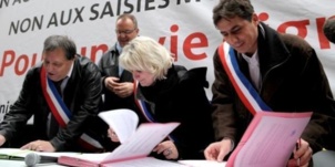 "La première expulsion réalisée depuis la suspension de mes arrêtés, le 16 avril 2013, se termine par un suicide. Voilà l’atroce réalité de la détresse humaine et du désespoir"