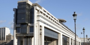 La France entre en récession avec 2 trimestres de recul de son PIB selon l'Insee La France entre en récession avec 2 trimestres de recul de son PIB selon l'Insee