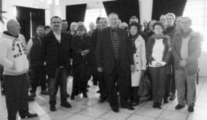 Jean-Louis Sanial entouré des communistes de Fos