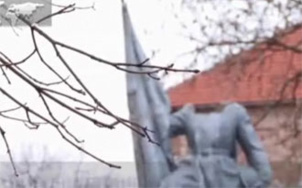 Ukraine : Des vandales détruisent un monument aux soldats soviétiques