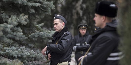 Mutinerie du navire amiral de la flotte ukrainienne et désertion de militaires en Crimée