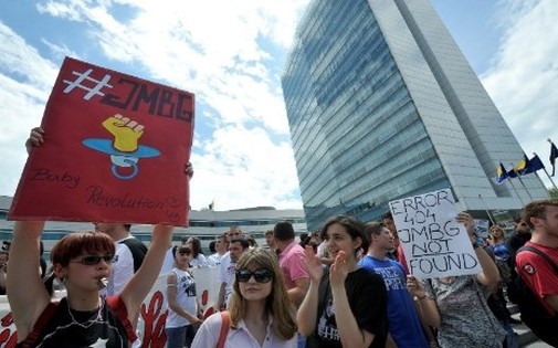 Bosnie-Herzégovine : une révolution « à deux heures d'avion de Paris ».