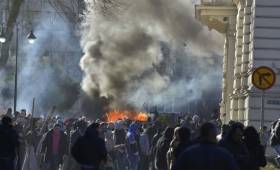 Bosnie-Herzégovine : une révolution « à deux heures d'avion de Paris ».