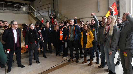 La délégation du Parti Communiste de Grèce (KKE) est à Paris La délégation du Parti Communiste de Grèce (KKE) est à Paris