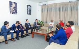 Le Sri Lanka se tourne vers les partis de gauche d'Asie pour l'aider à résoudre la crise Le Sri Lanka se tourne vers les partis de gauche d'Asie pour l'aider à résoudre la crise