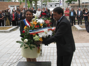 Vaulx-en-Velin : Hélène Geoffroy (PS) vote POUR la prolongation de l'état d'urgence Vaulx-en-Velin : Hélène Geoffroy (PS) vote POUR la prolongation de l'état d'urgence
