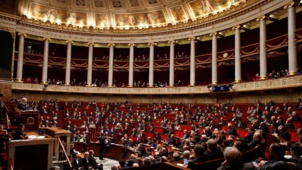 Les députés votent la déchéance de nationalité Les députés votent la déchéance de nationalité