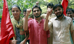 Kanhaiya Kumar à droite sur la photo