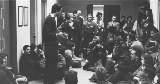 Quand Bernie Sanders se faisait embarquer par la police dans une manif