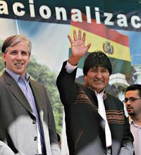 Bolivie : Evo Morales nationalise pétrole et téléphonie