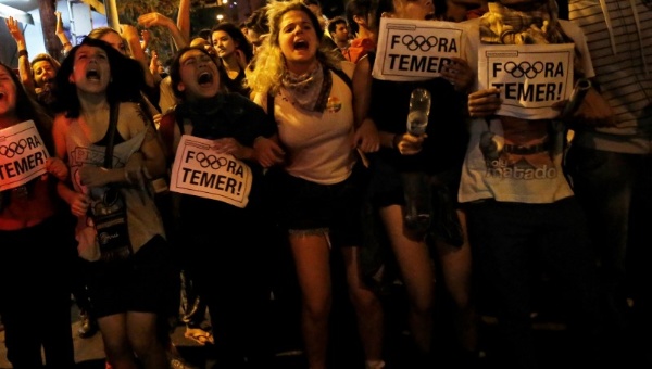 Brésil : Les gouvernements socialistes retirent leurs ambassadeurs après le coup d'état