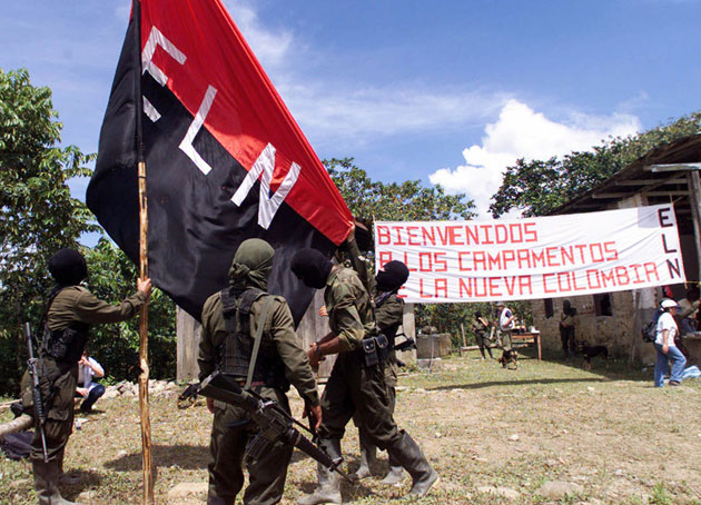 Après les FARC-EP, l'ELN et le gouvernement colombien annoncent des négociations de paix