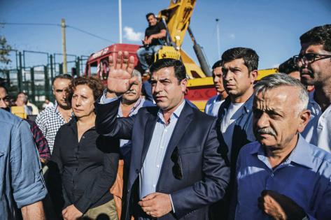 Turquie : Le leader du HDP, Selahattin Demirtas arrêté
