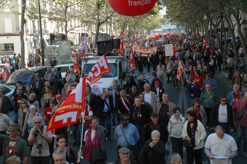 10.000 communistes manifestent pour les salaires