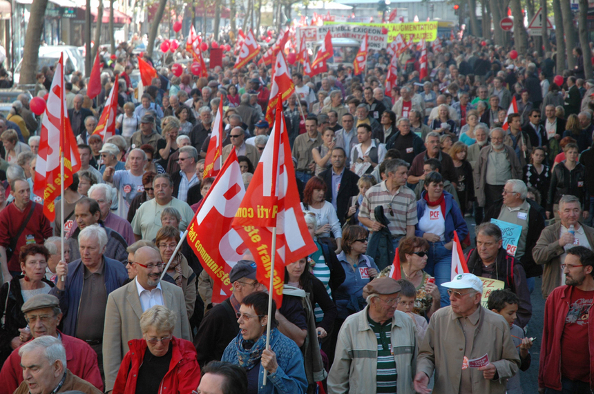 10.000 communistes manifestent pour les salaires
