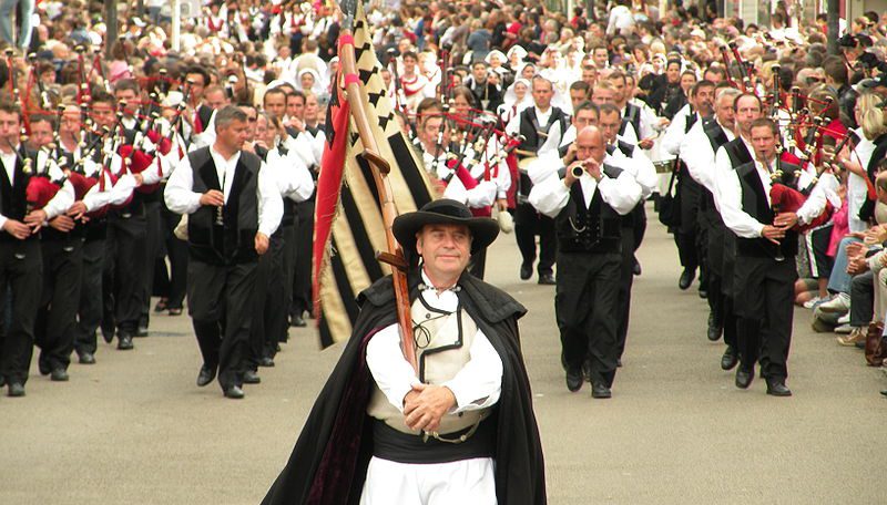 Quand l’identité a un sens progressiste, de la musique aux partis politiques