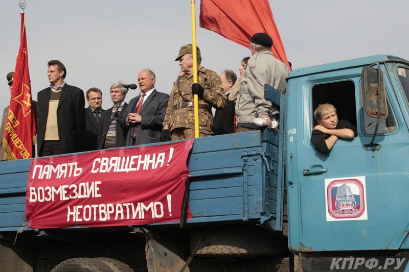 'Les Héros sont morts, la lutte continue' 'Les Héros sont morts, la lutte continue'