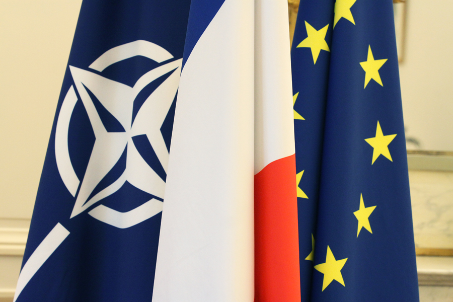 Ni sortie de l'Euro, ni sortie de l'OTAN, le leurre de la France (in)soumise