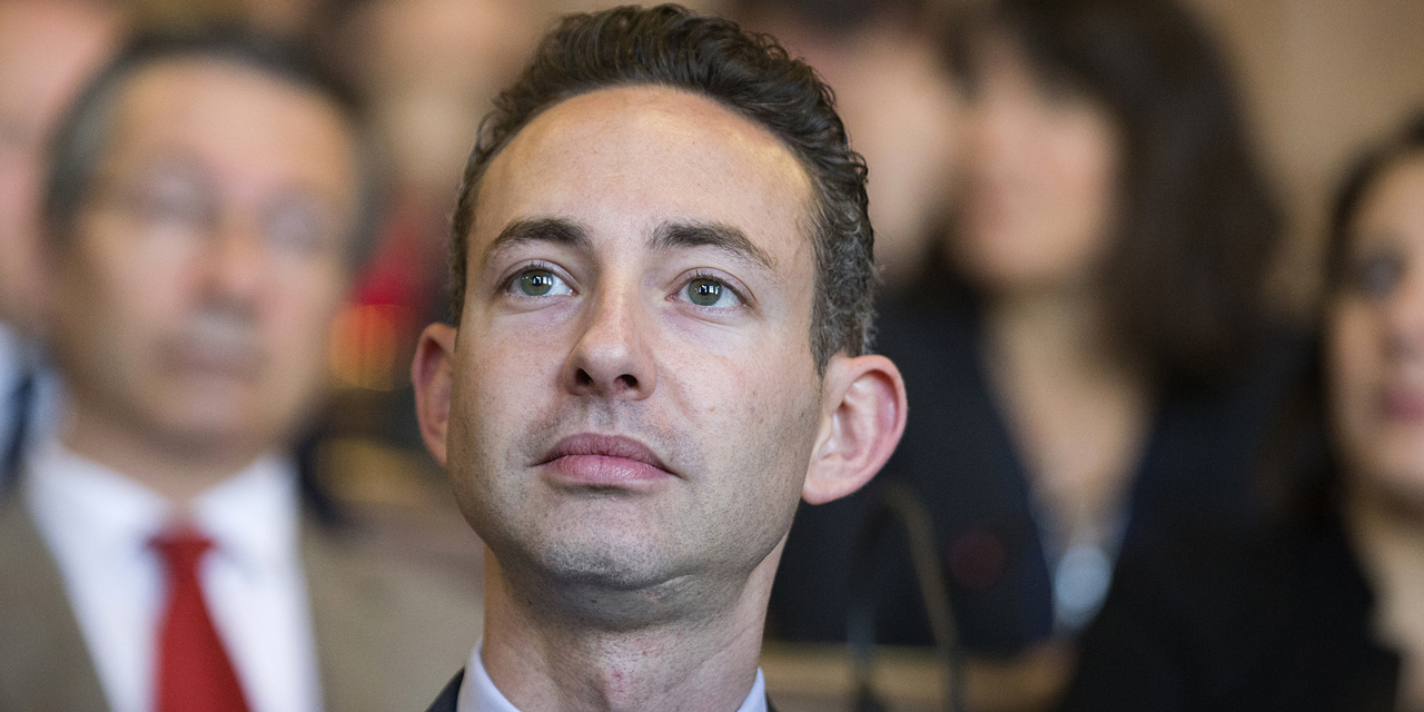 Les maires LR qui interdisent les affiches de prévention pour les gays : "Épidémie de connards moyenâgeux" pour Ian Brossat (PCF) Les maires LR qui interdisent les affiches de prévention pour les gays : "Épidémie de connards moyenâgeux" pour Ian Brossat (PCF)