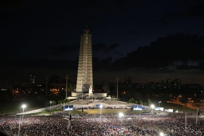 Un peuple uni dit adieu à leur « Comandante » Fidel Castro Un peuple uni dit adieu à leur « Comandante » Fidel Castro