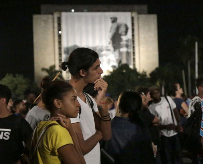 Un peuple uni dit adieu à leur « Comandante » Fidel Castro Un peuple uni dit adieu à leur « Comandante » Fidel Castro