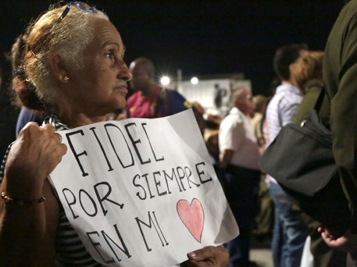 Un peuple uni dit adieu à leur « Comandante » Fidel Castro Un peuple uni dit adieu à leur « Comandante » Fidel Castro