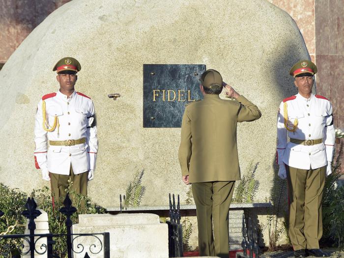 Por Fidel Siempre ! Por Fidel Siempre !