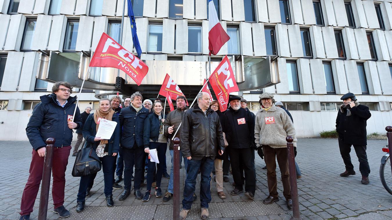 La droite s’acharne sur le PCF