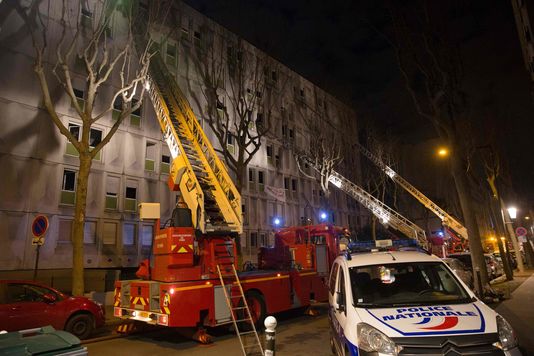 Un mort dans l’incendie volotaire d’un foyer de travailleurs migrants à Boulogne-Billancourt